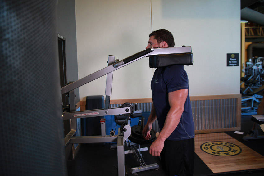 Calf-Machine Shoulder Shrug