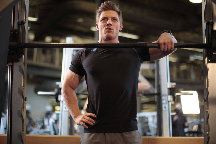 Smith Machine One-Arm Upright Row